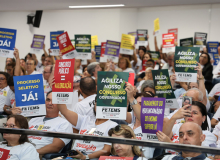 [MS] FETEMS entrega 90 mil assinaturas e cobra concurso na Educação de MS