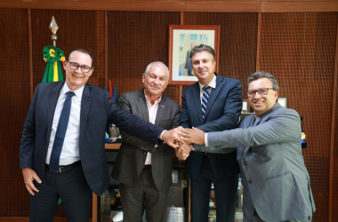 Presidente da CNTE participa de reunião em Brasília sobre o Piso do Magistério