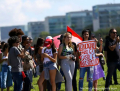 Ato em Brasília defende piso digno para  educação no Dia Nacional da categoria