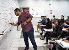 Carteira Nacional dos Professores é conquista, falta incluir funcionários de escola