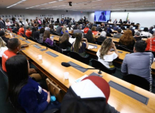 Reforma administrativa é ameaça à educação pública e porta aberta à privatização