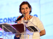 Fátima Silva encerra Congresso do SINTEP-MT com alerta sobre IA e defesa da escola