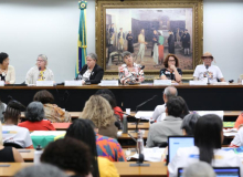 Com participação da CNTE, audiência pública cobra melhorias da EJA no Brasil